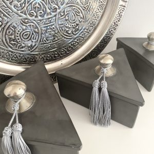 boite tadelakt triangle x3 gris